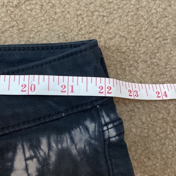 Torrid black tie dye 5 INCH STRETCH denim MID-RISE cutoff SHORT - Picture 5 of 10